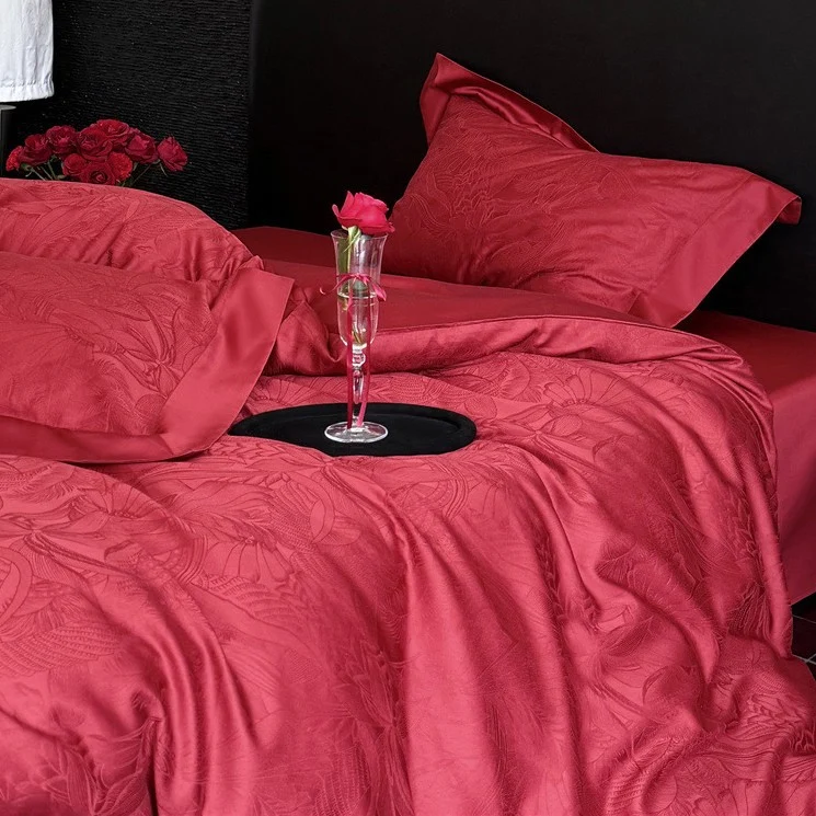 Jacquard bedding set made of cotton satin with subtle floral relief and hotel closure Stornfield