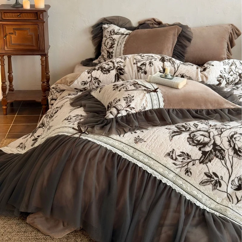 Quilted bedding set with floral pattern, tulle ruffle and decorative frills Stornfield