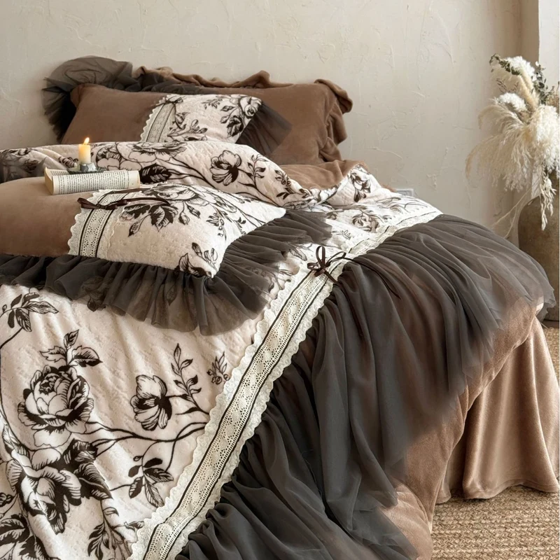 Quilted bedding set with floral pattern, tulle ruffle and decorative frills Stornfield