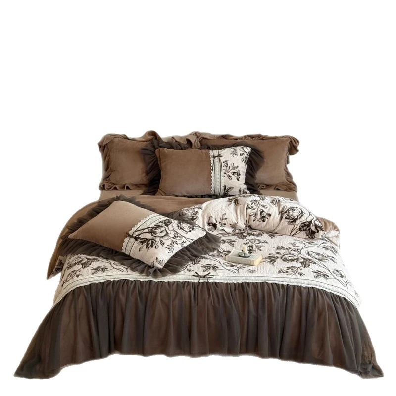 Quilted bedding set with floral pattern, tulle ruffle and decorative frills Stornfield