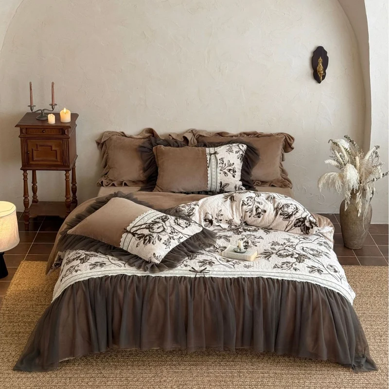 Quilted bedding set with floral pattern, tulle ruffle and decorative frills Stornfield