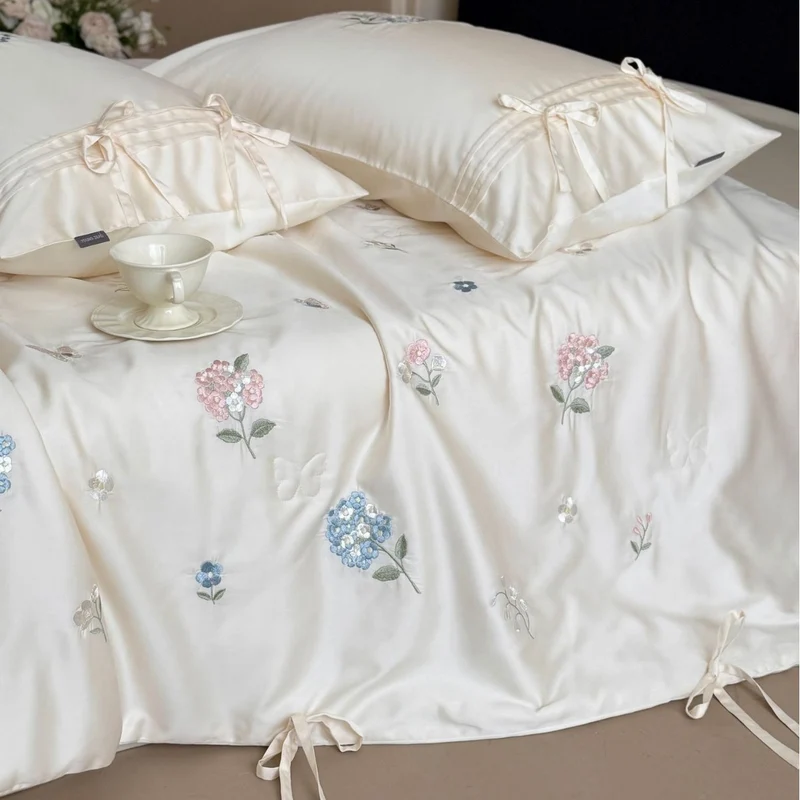 Quilted bedspread set with finely embroidered floral relief and band fastening Stornfield