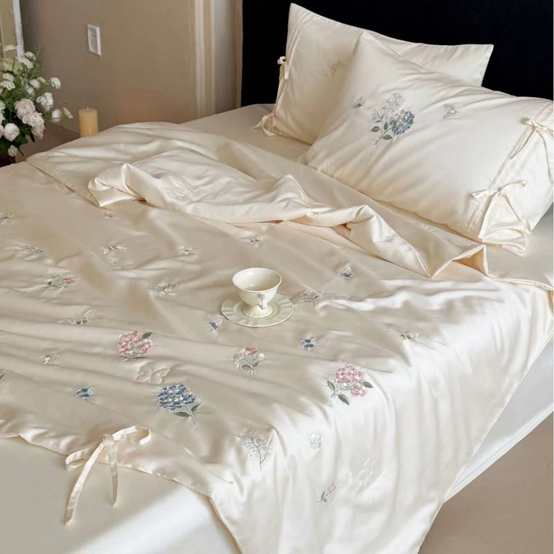 Quilted bedspread set with finely embroidered floral relief and band fastening Stornfield