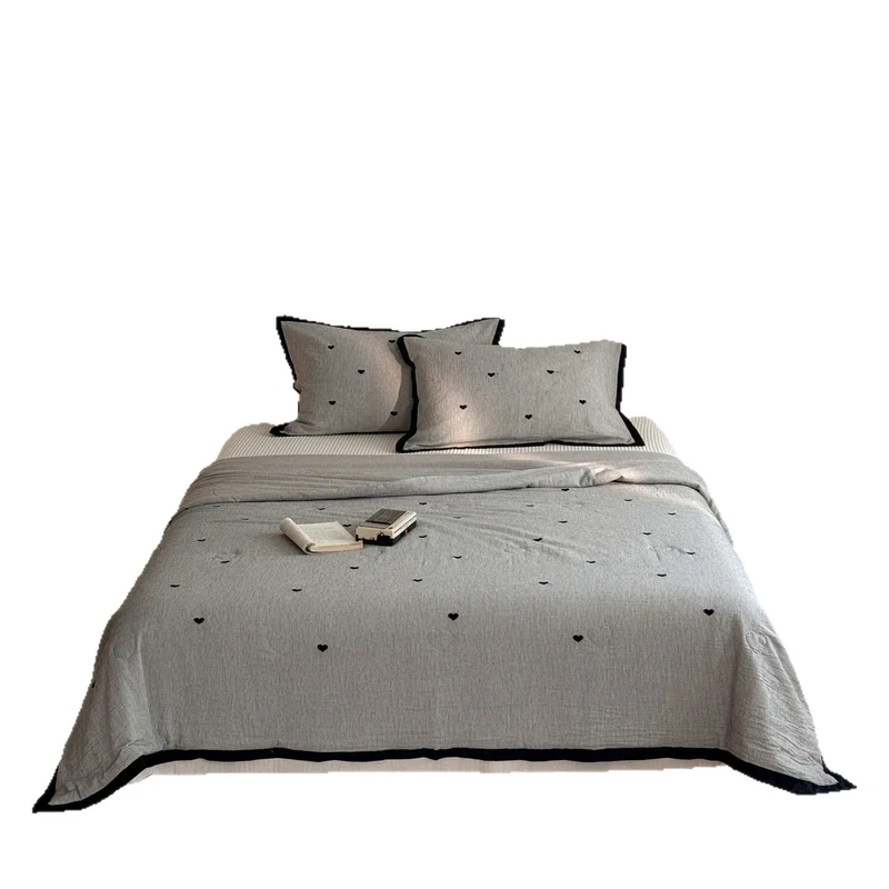 Quilted cotton bedspread set with heart motif and contrasting piping Stornfield