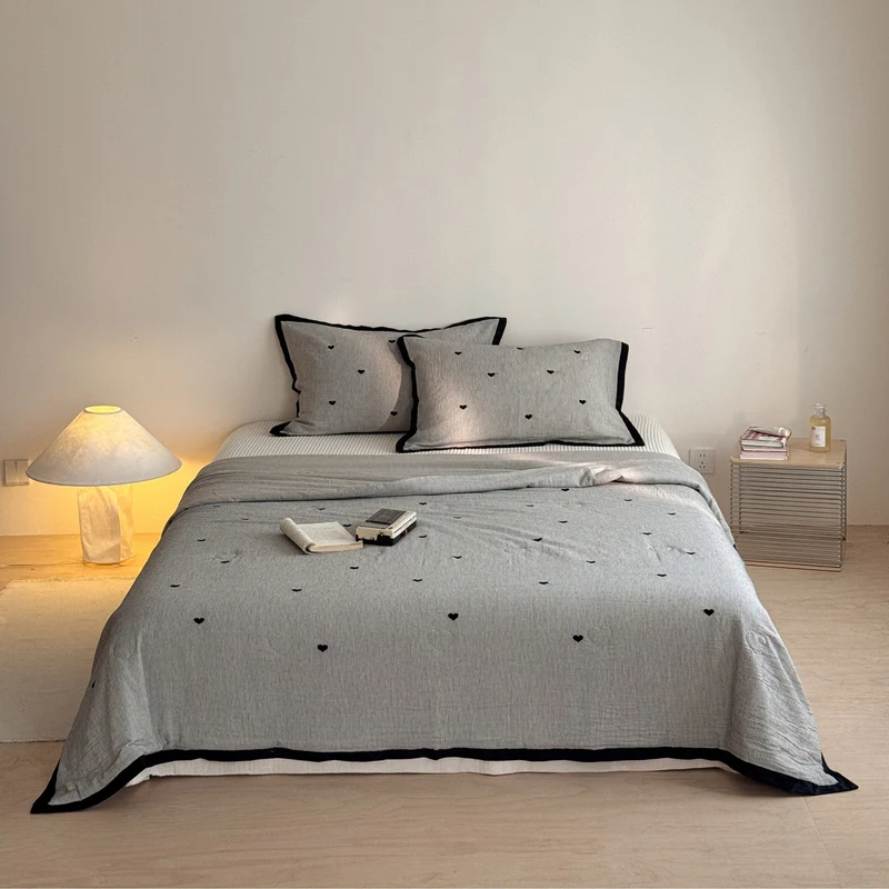 Quilted cotton bedspread set with heart motif and contrasting piping Stornfield