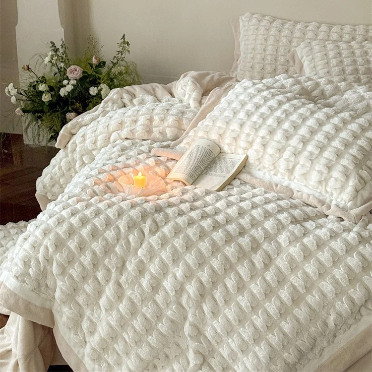 Quilted velvet bedding set with 3D waffle structure and decorative border Stornfield