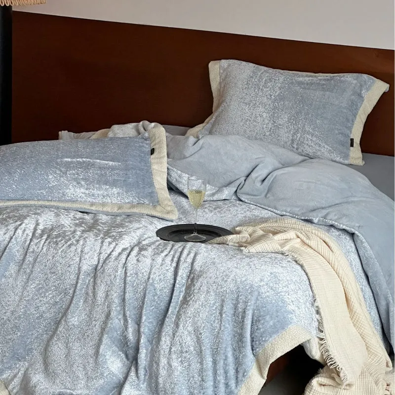 Fluffy velvet bedding set with soft plush fibers and hotel closure Stornfield