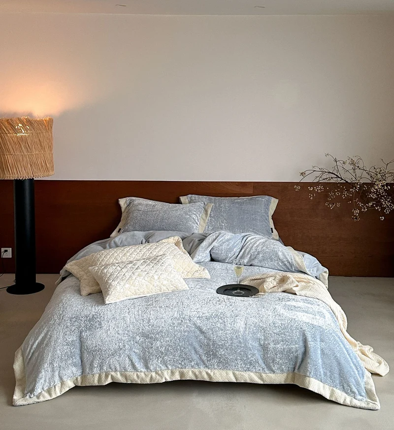 Fluffy velvet bedding set with soft plush fibers and hotel closure Stornfield