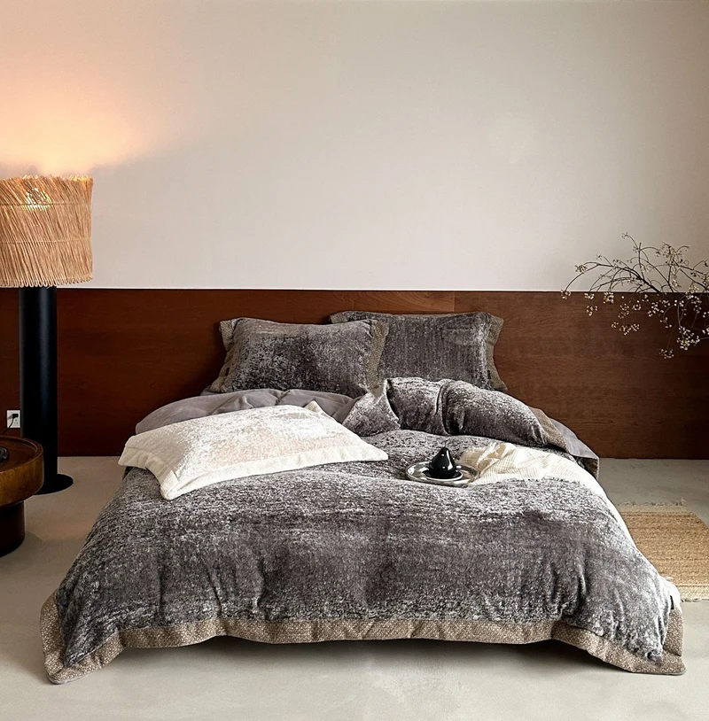 Fluffy velvet bedding set with soft plush fibers and hotel closure Stornfield