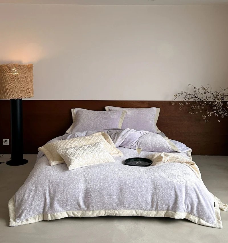 Fluffy velvet bedding set with soft plush fibers and hotel closure Stornfield