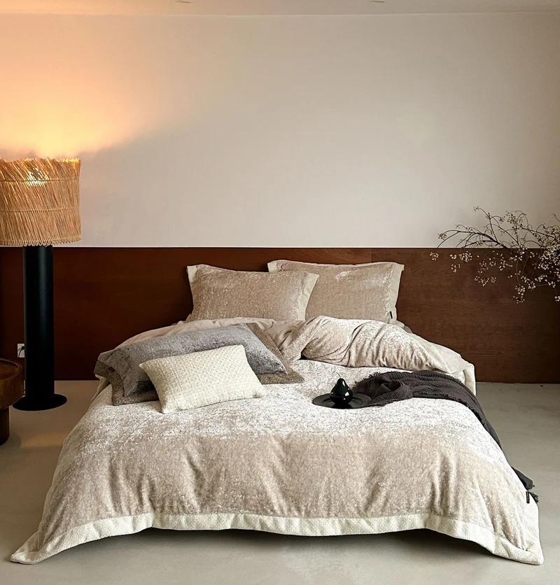 Fluffy velvet bedding set with soft plush fibers and hotel closure Stornfield