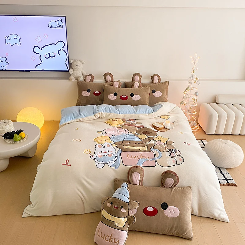 Fluffy bedding set with quilted cozy surface, 3D teddy applications and warming microfiber filling Stornfield