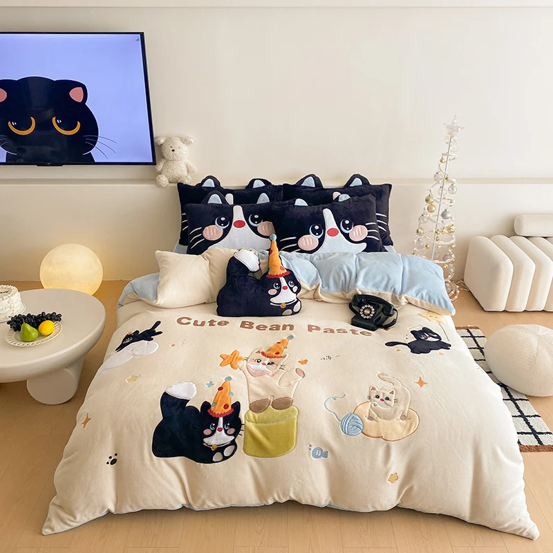Fluffy bedding set with quilted cozy surface, 3D teddy applications and warming microfiber filling Stornfield