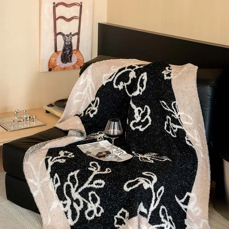 Extra soft chenille throw blanket with cat illustration and star relief Stornfield