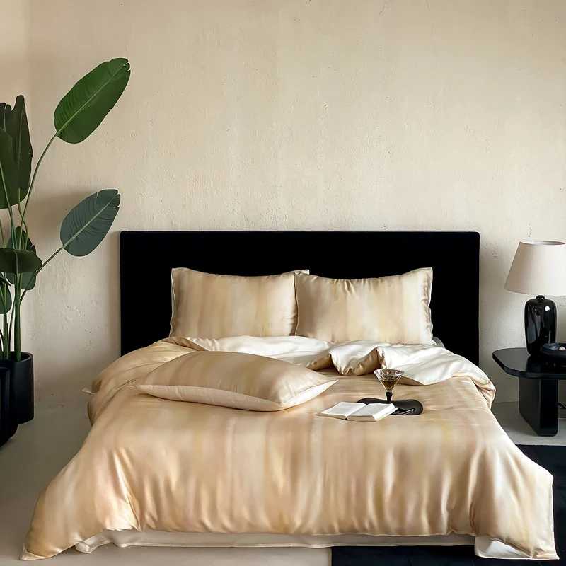 Elegant satin bedding set with silky shiny surface and breathable filling Stornfield