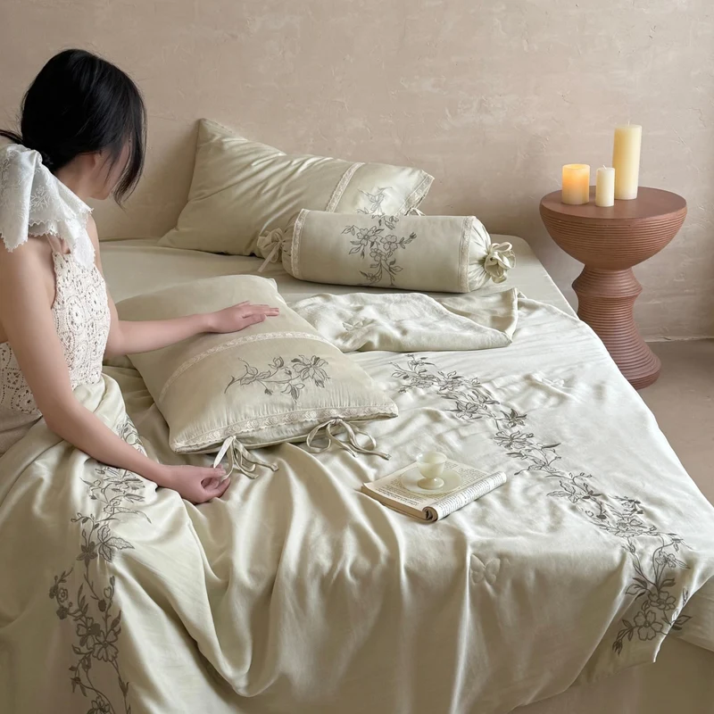 Elegant bedding set made of cotton satin with floral embroidered border and decorative roll cushion Stornfield