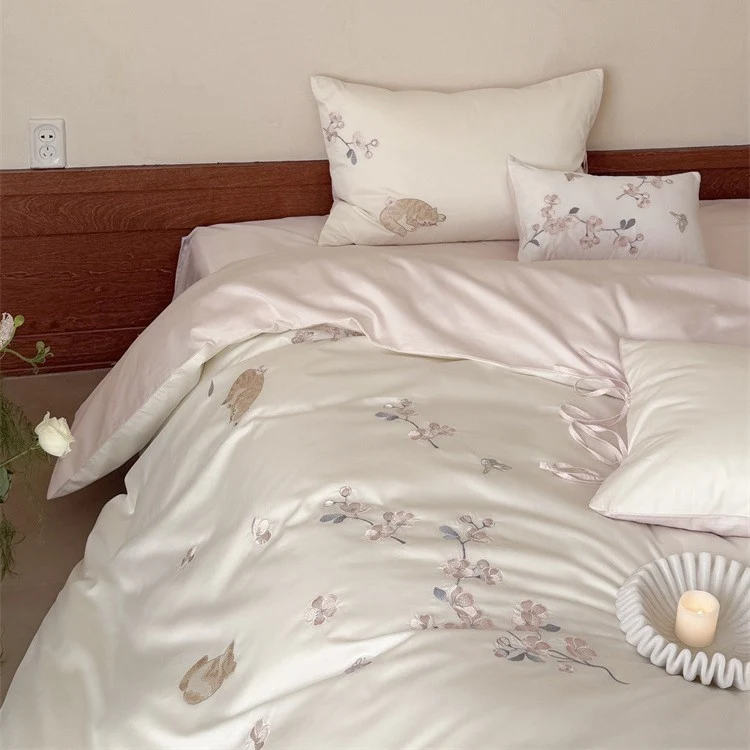 Elegant embroidered bedding set made of cotton satin with cat and flower motif Stornfield