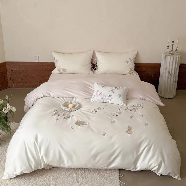Elegant embroidered bedding set made of cotton satin with cat and flower motif Stornfield