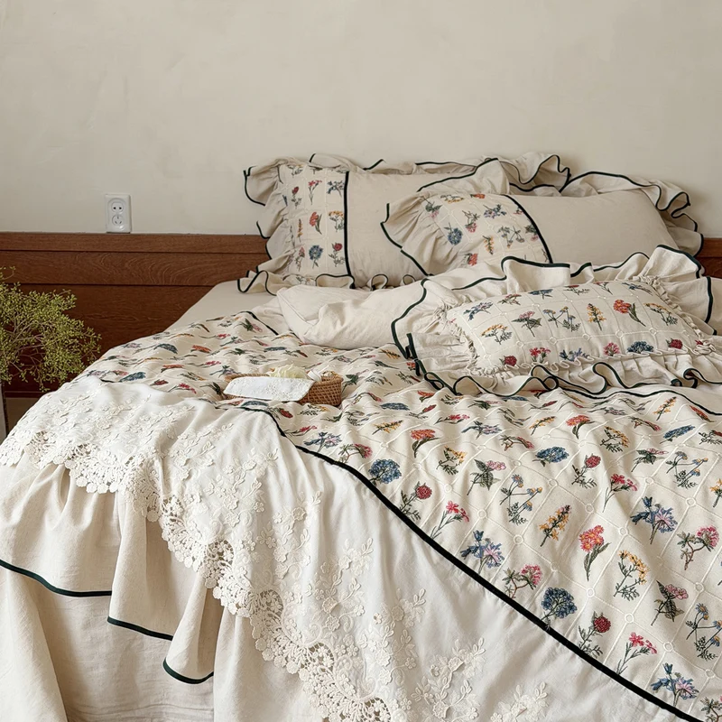 Boho bedding set with embroidered floral pattern and ruffled pillow Stornfield