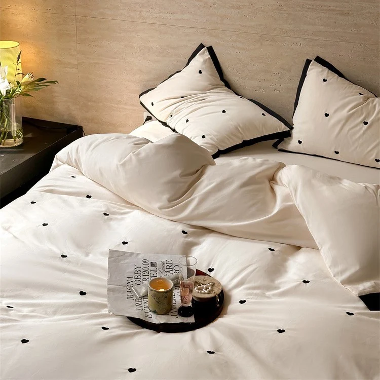Bedding set made of cotton satin with mini heart embroidery and contrast piping Stornfield