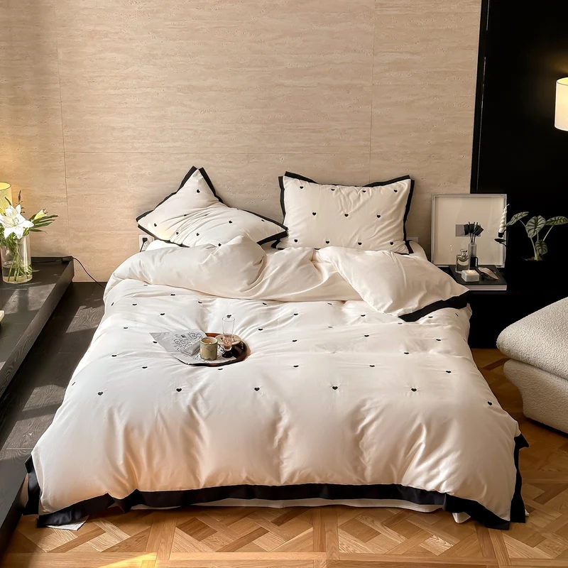 Bedding set made of cotton satin with mini heart embroidery and contrast piping Stornfield
