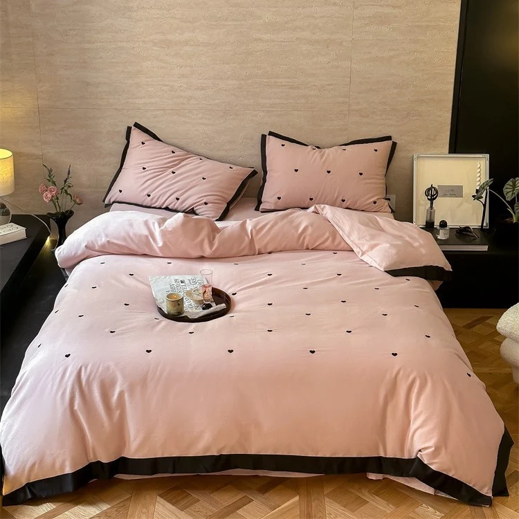 Bedding set made of cotton satin with mini heart embroidery and contrast piping Stornfield