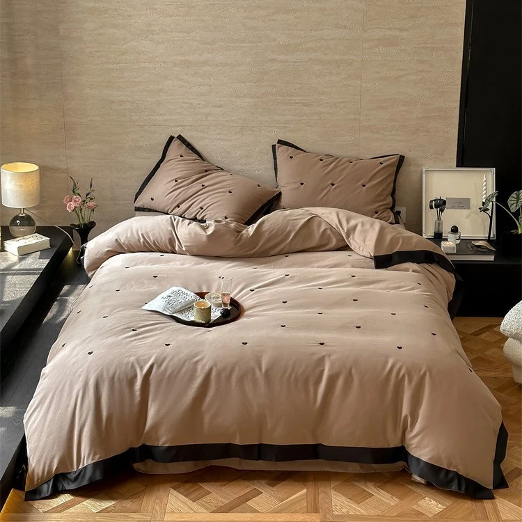 Bedding set made of cotton satin with mini heart embroidery and contrast piping Stornfield