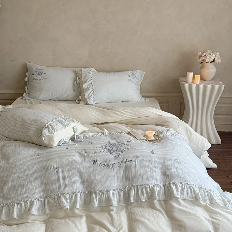 Bedding set made of cotton-linen blend with delicate floral embroidery, ruffle trim, and reversible function Stornfield