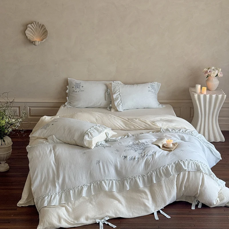 Bedding set made of cotton-linen blend with delicate floral embroidery, ruffle trim, and reversible function Stornfield