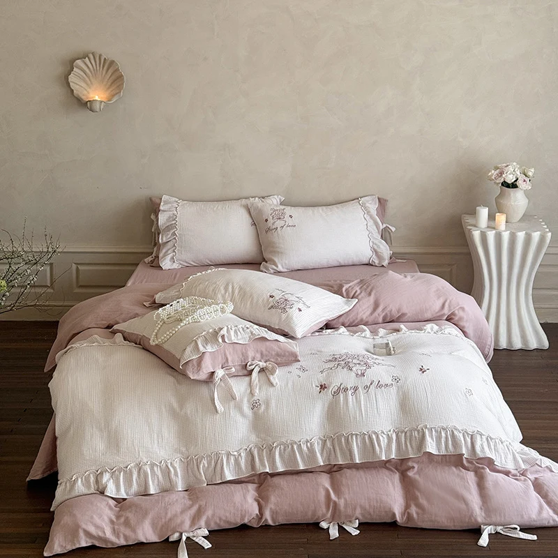 Bedding set made of cotton-linen blend with delicate floral embroidery, ruffle trim, and reversible function Stornfield