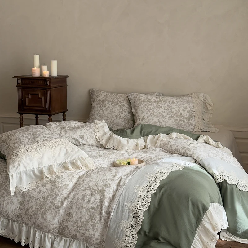 Bedding set in vintage country house style made of cotton-linen blend with lace trim Stornfield