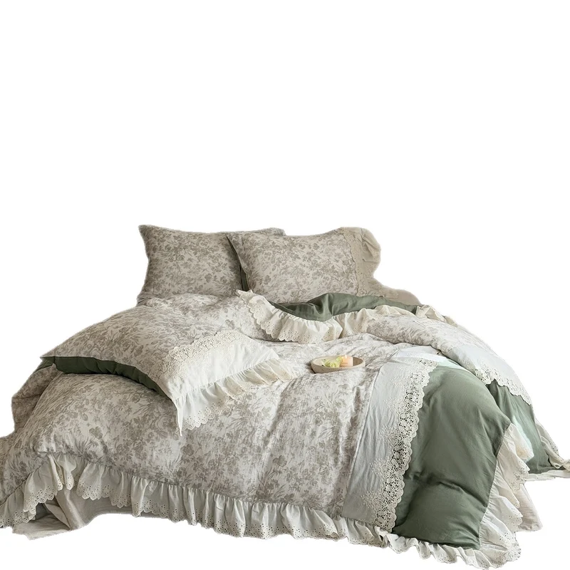 Bedding set in vintage country house style made of cotton-linen blend with lace trim Stornfield