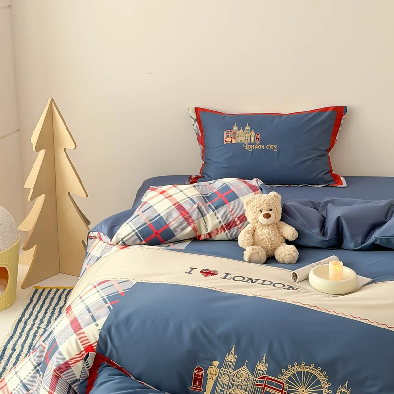 Bedding set in London motif made of cotton satin with check patchwork and embroidered skyline icons Stornfield