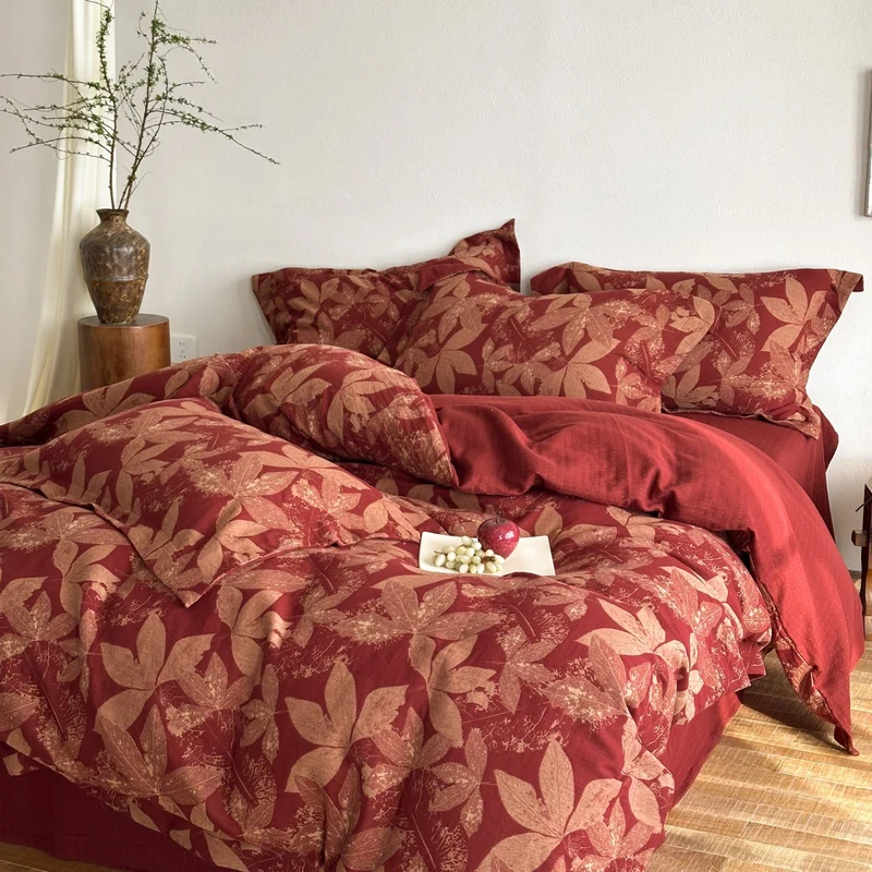 Bedding set in leaf relief made of satin cotton with reversible function Stornfield