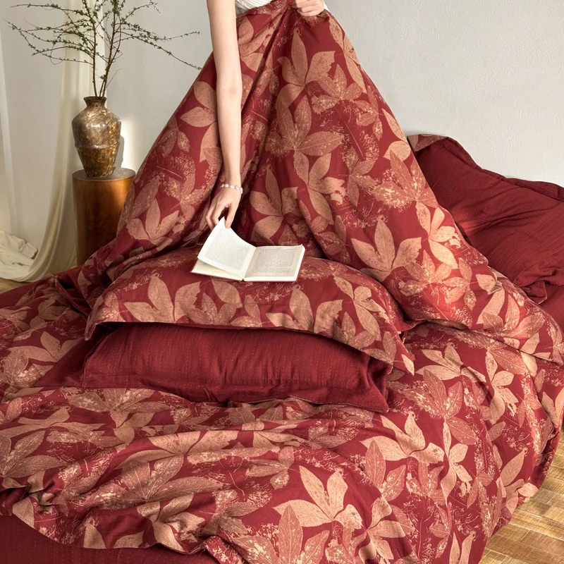 Bedding set in leaf relief made of satin cotton with reversible function Stornfield