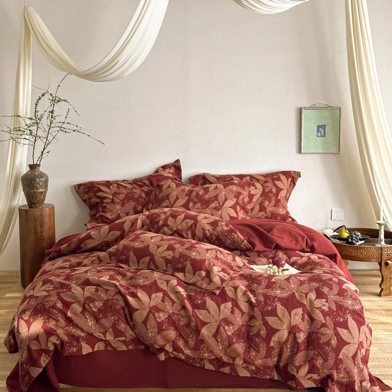 Bedding set in leaf relief made of satin cotton with reversible function Stornfield