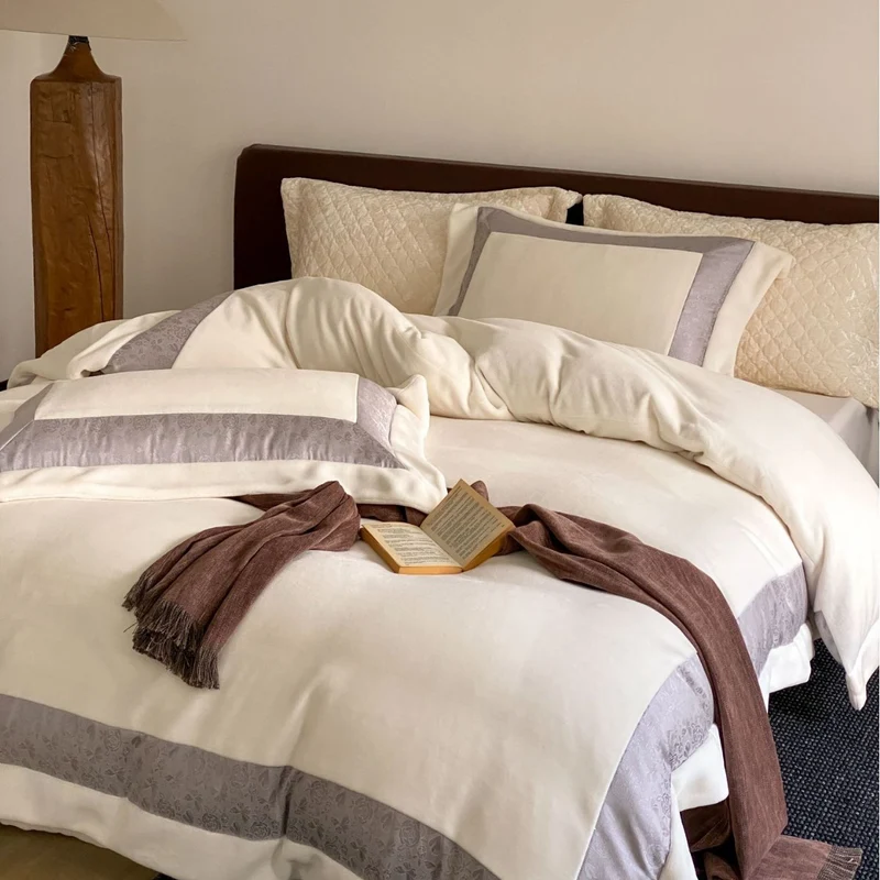 Luxurious cotton satin bedding set with quilted decorative border Stornfield