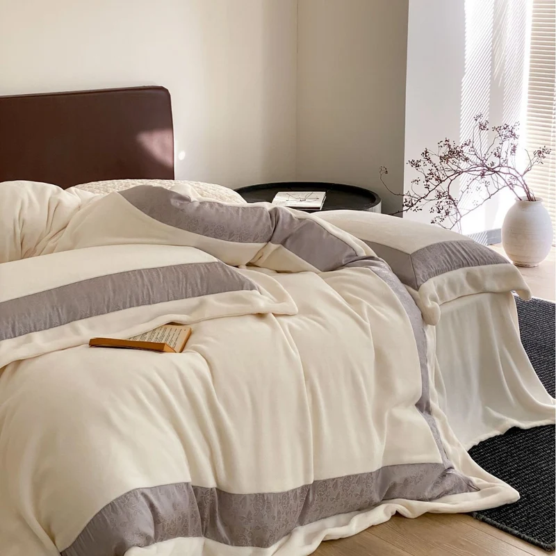 Luxurious cotton satin bedding set with quilted decorative border Stornfield