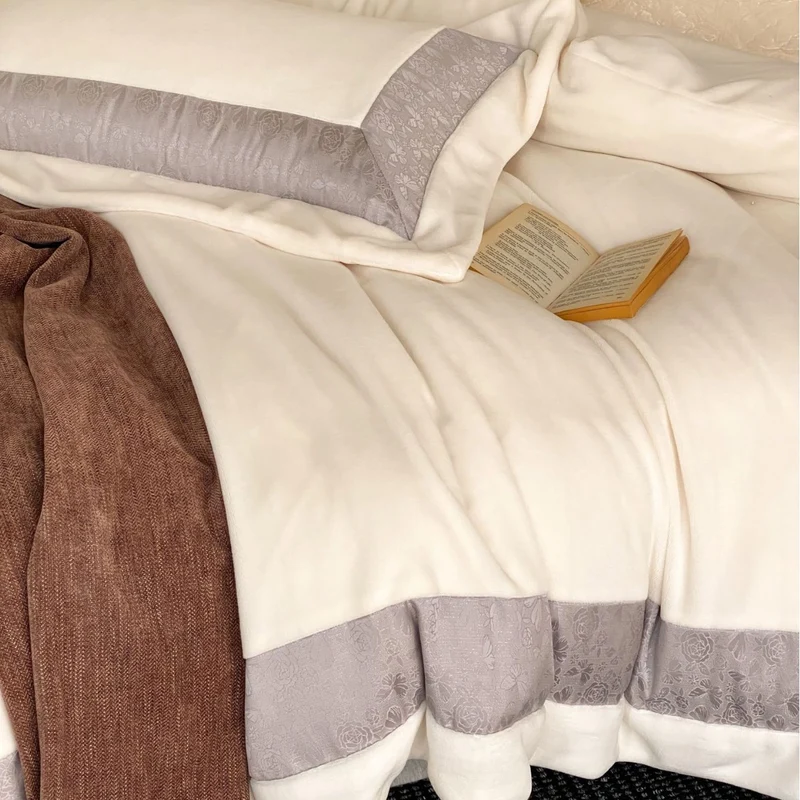 Luxurious cotton satin bedding set with quilted decorative border Stornfield