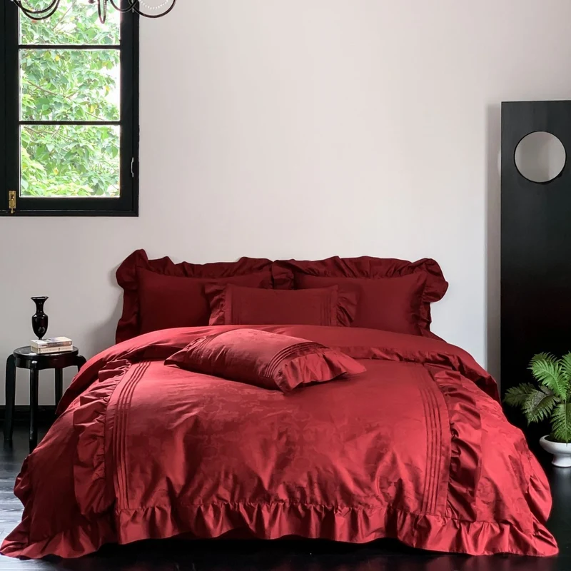Luxurious satin bedding set with frill and jacquard detail Stornfield