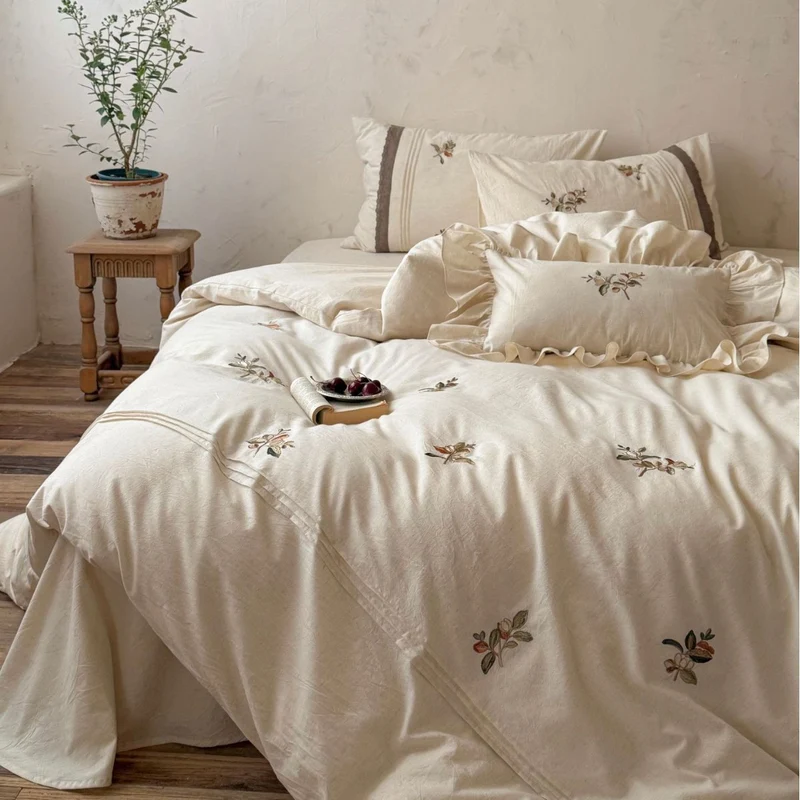 Luxurious embroidered cotton bedding set with ruffled pillow Stornfield