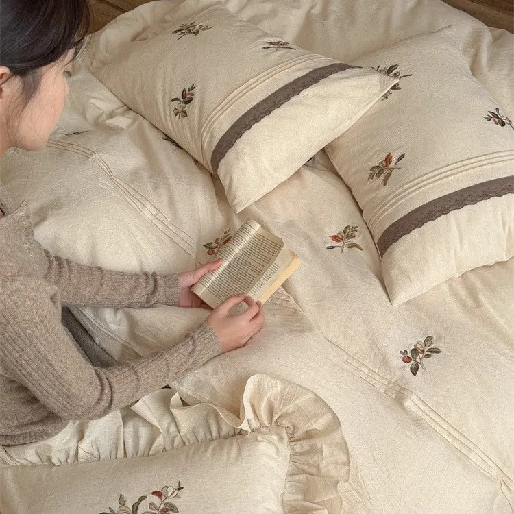 Luxurious embroidered cotton bedding set with ruffled pillow Stornfield