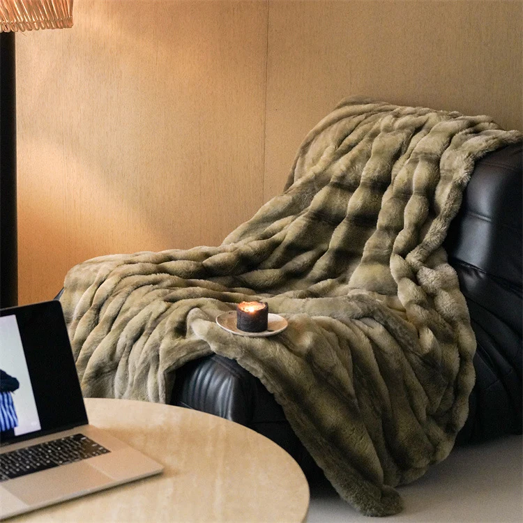 Luxurious faux fur throw blanket with extra soft pile Stornfield