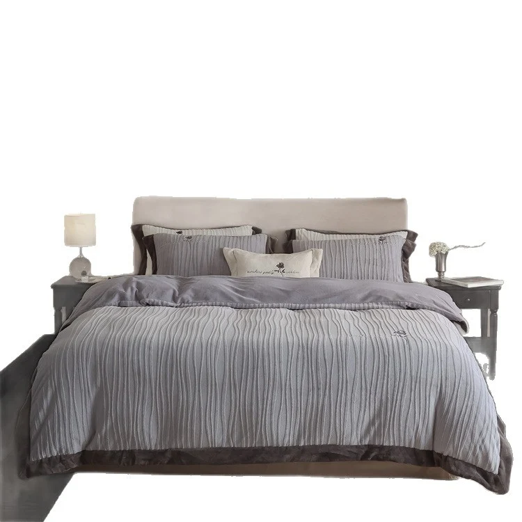 Luxurious waved cotton satin bed linen set with pleated effect and hotel closure Stornfield