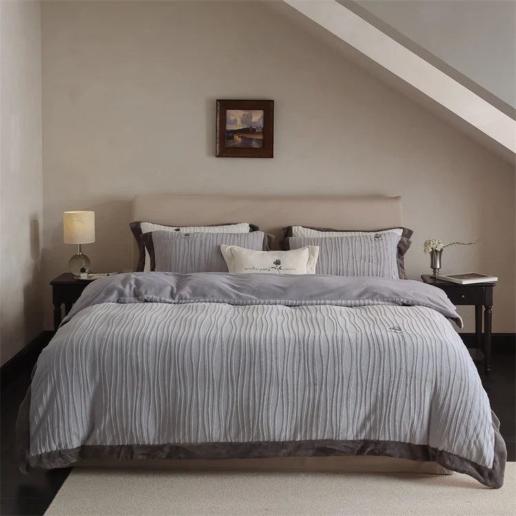 Luxurious waved cotton satin bed linen set with pleated effect and hotel closure Stornfield