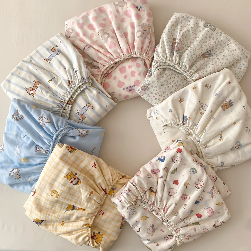 Children's pillowcase made of soft cotton muslin with a cute clown and moon design Stornfield