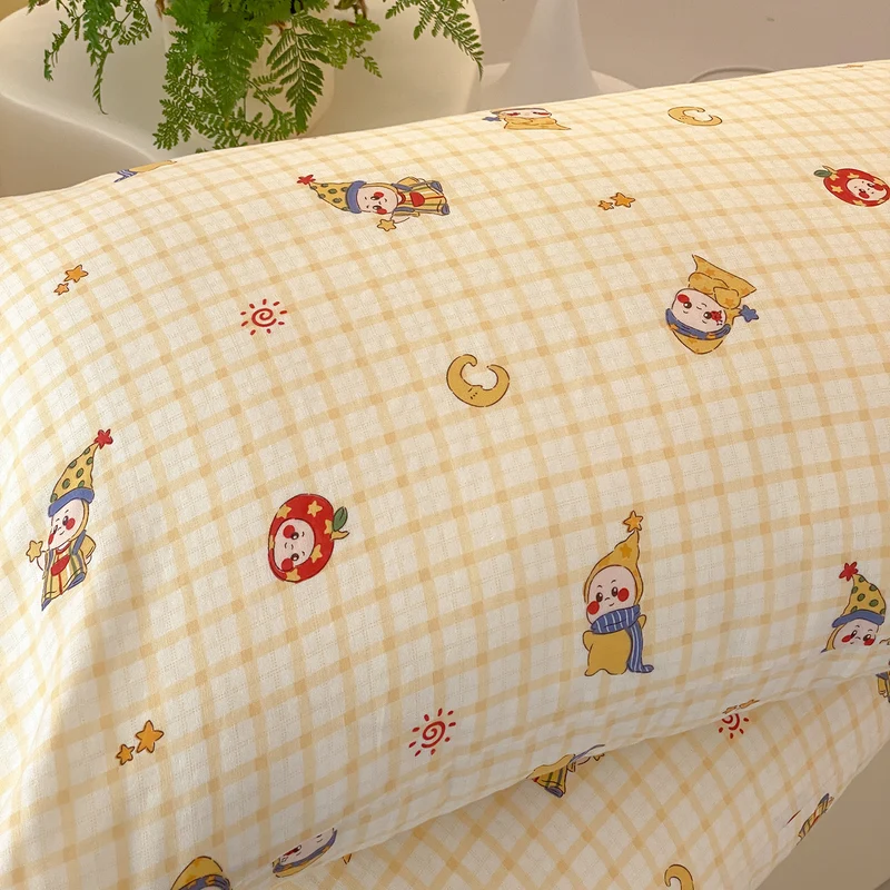 Children's pillowcase made of soft cotton muslin with a cute clown and moon design Stornfield