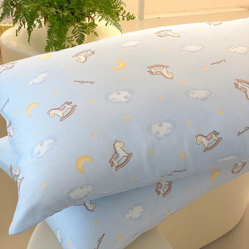 Children's pillowcase made of soft cotton muslin with a cute clown and moon design Stornfield