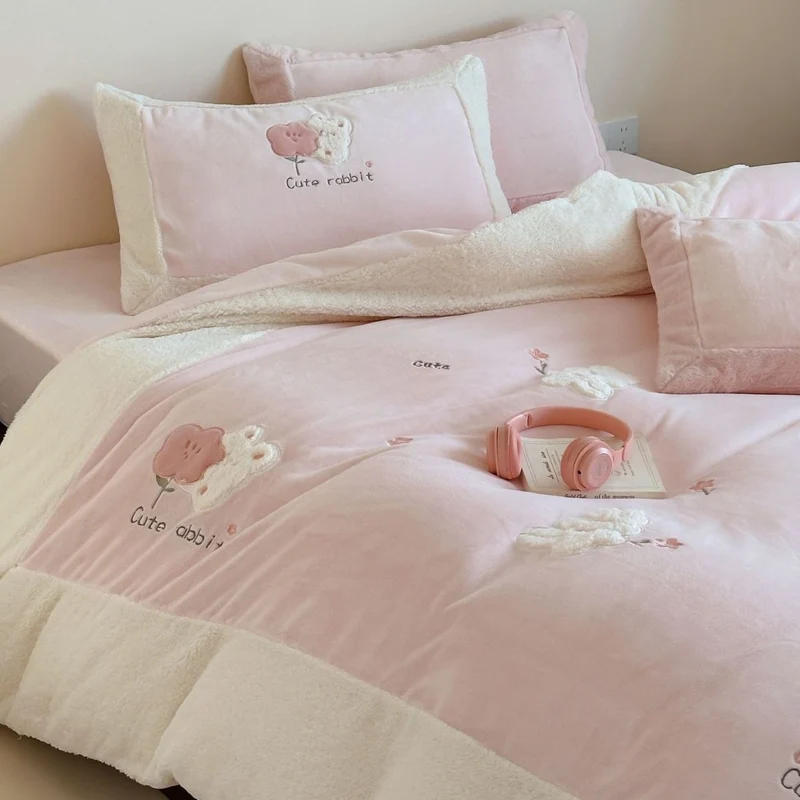 Children's bed linen set with quilted bunny and teddy appliqué and Sherpa hem Stornfield