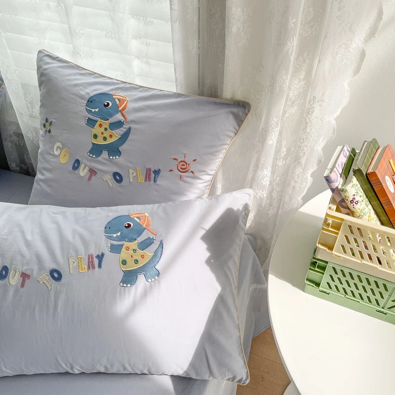 Children's bedding set with embroidered dinosaur and car appliqués Stornfield
